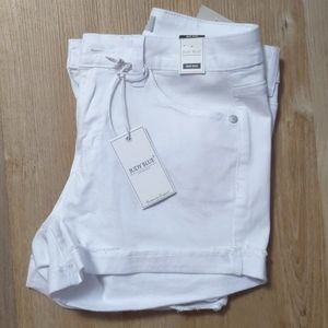 NWT Judy Blue white denim shorts size M